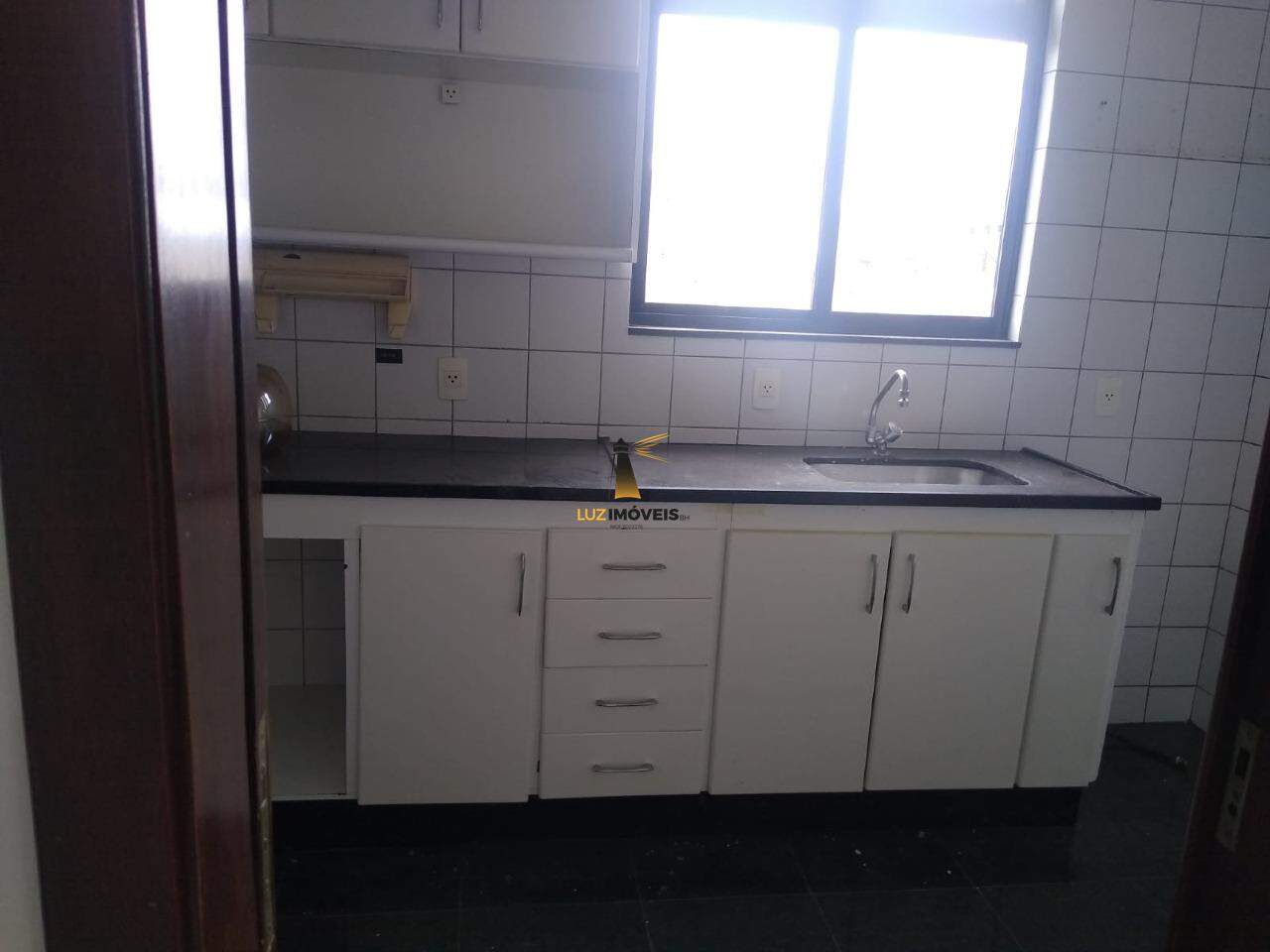 Apartamento à venda com 3 quartos, 216m² - Foto 11