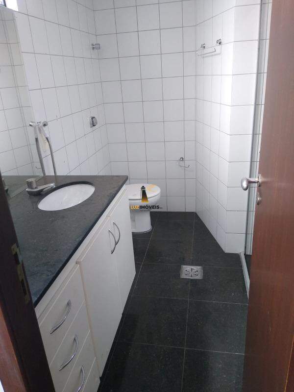 Apartamento à venda com 3 quartos, 216m² - Foto 8