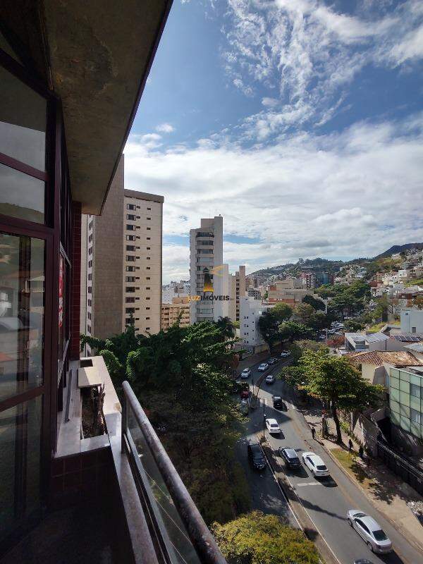 Cobertura à venda com 4 quartos, 370m² - Foto 1