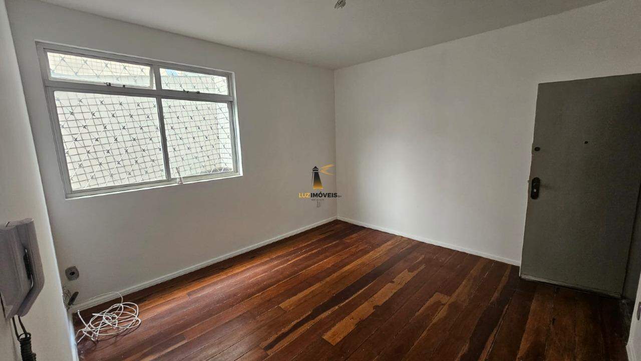 Apartamento à venda com 3 quartos, 106m² - Foto 2