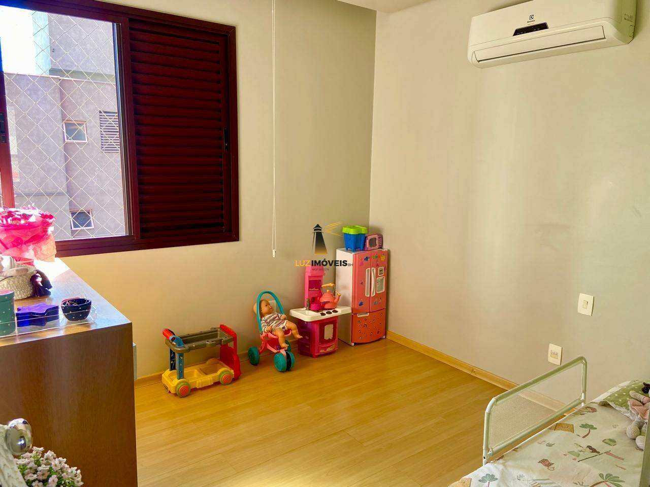 Apartamento à venda com 4 quartos, 180m² - Foto 8