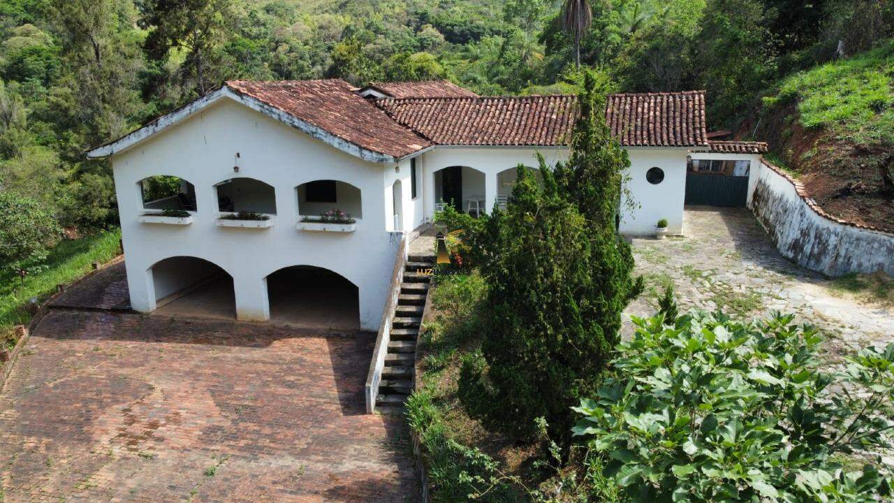 Chácara à venda com 3 quartos, 136000m² - Foto 1