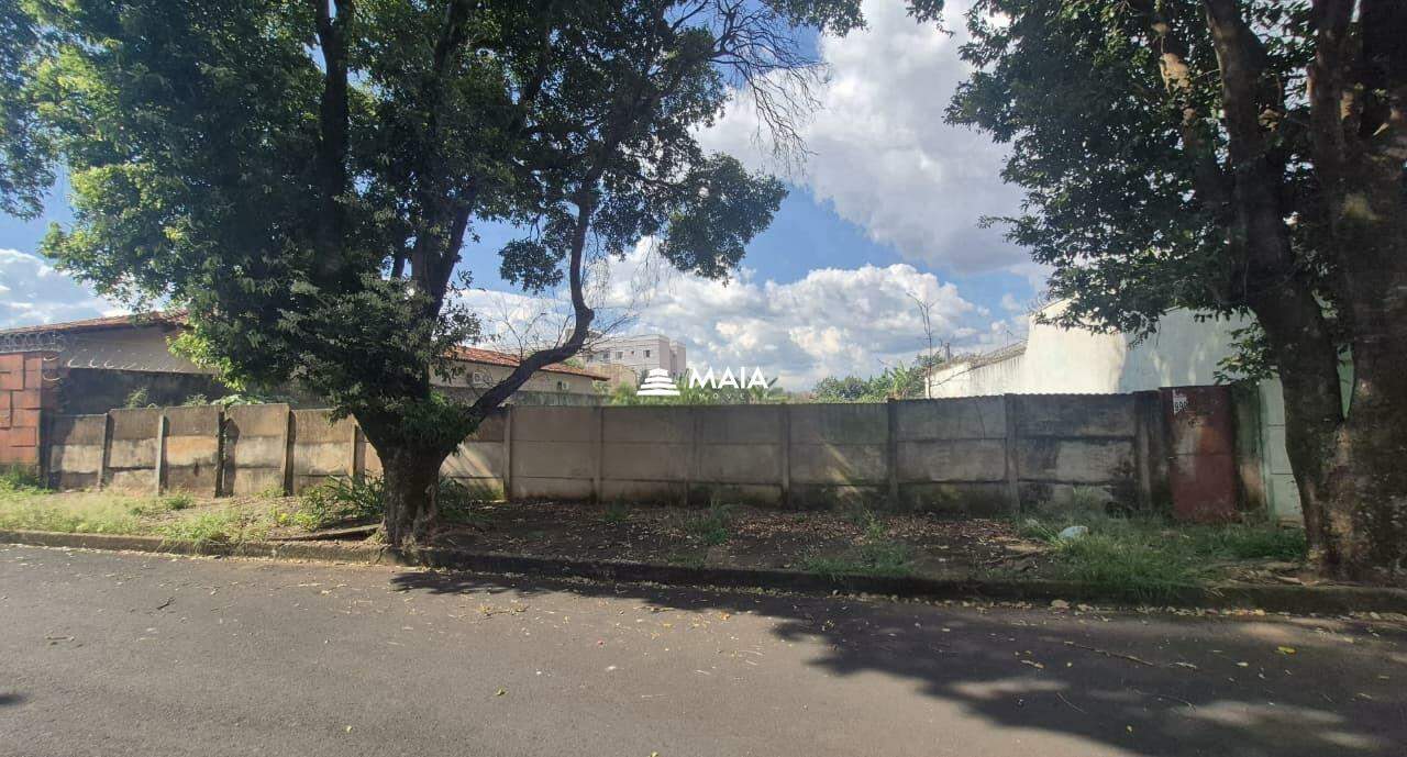 Terreno/Área à venda no Santos Dumont: 