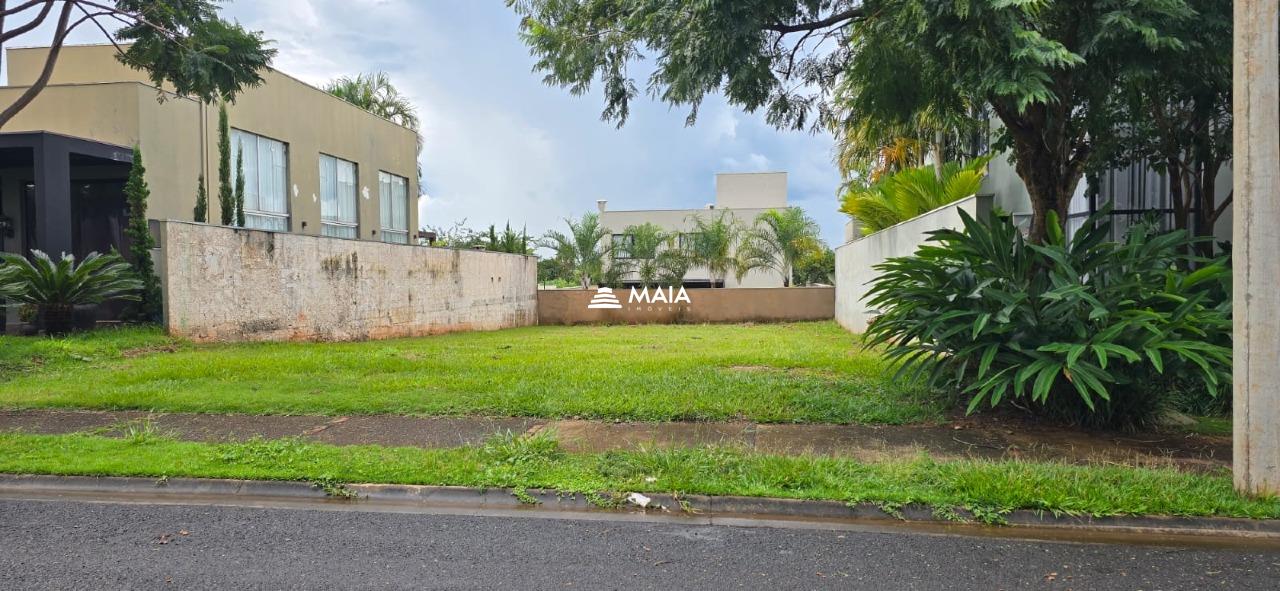 Terreno á venda no Condomínio Cyrela 