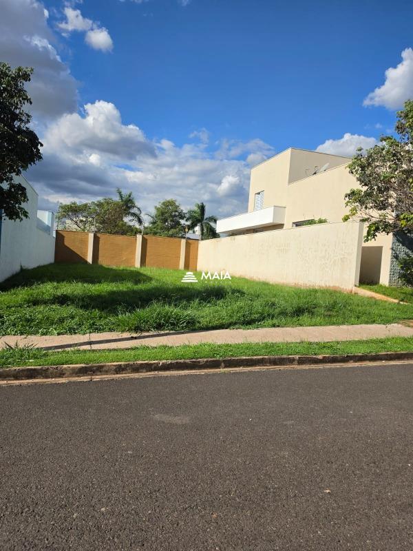 Terreno à venda no condomínio Estâncias dos Ipês