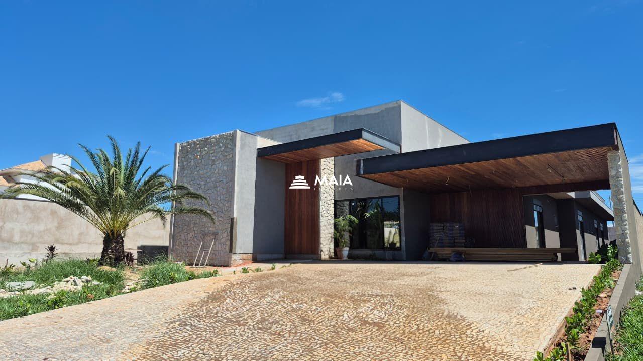 Casa á venda no condomínio Mário Franco