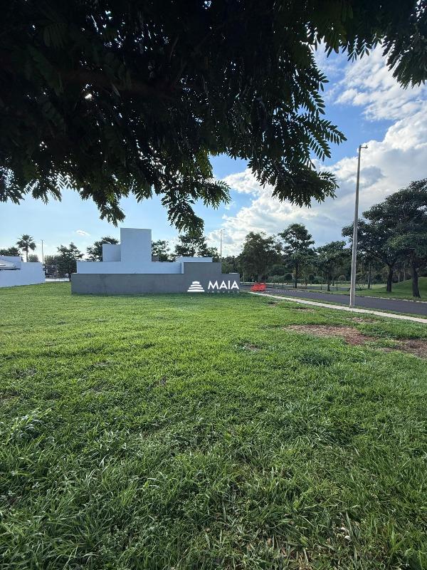 Terreno à venda de esquina no Estância dos Ipês
