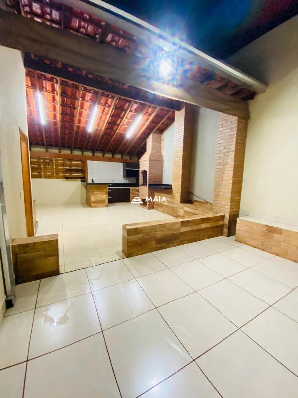 Casa à venda no bairro Elza Amui