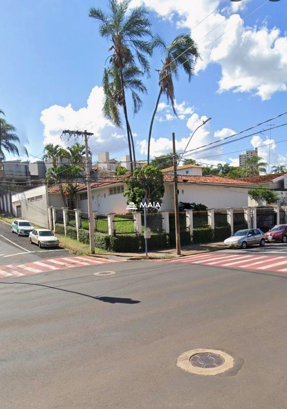 Casa comercial à venda de esquina na Santos Dumont.