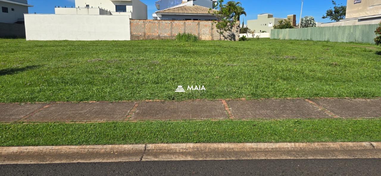 Terreno à venda no condomínio Cyrela 