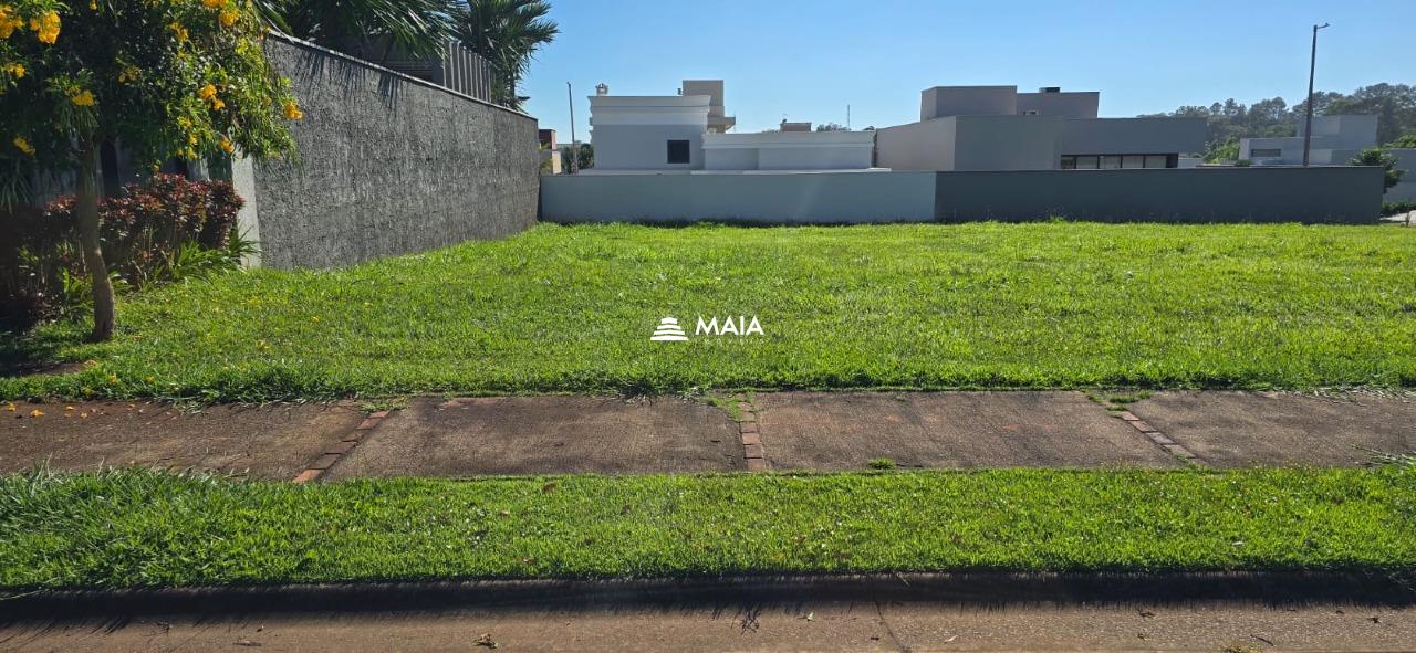 Terreno à venda no condomínio Cyrela 