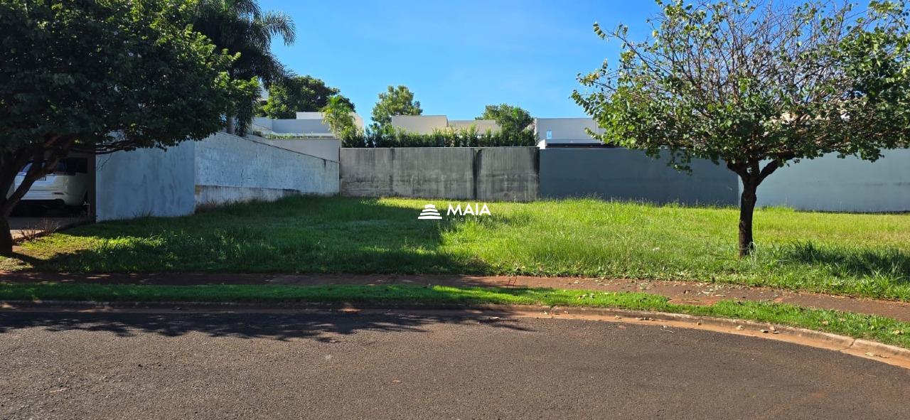 Terreno à venda no condomínio Cyrela 