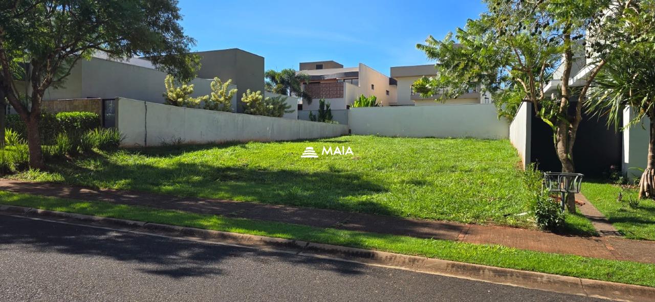 Terreno à venda no condomínio Cyrela 