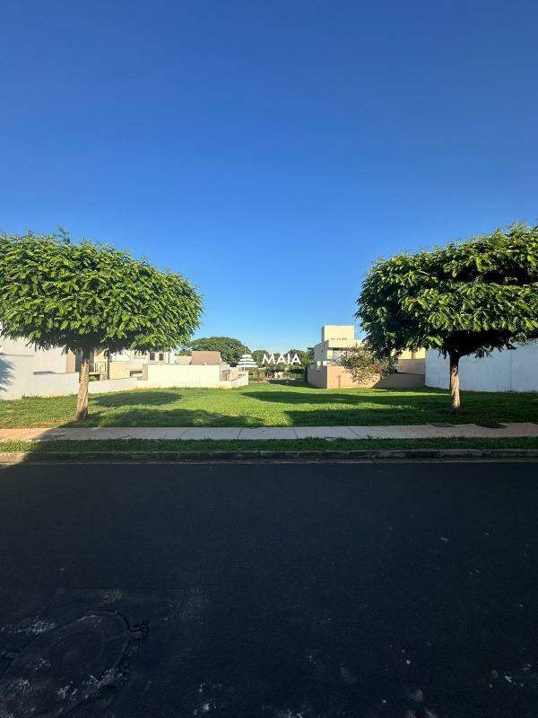 Terreno à venda no Condomínio Estância dos Ipês