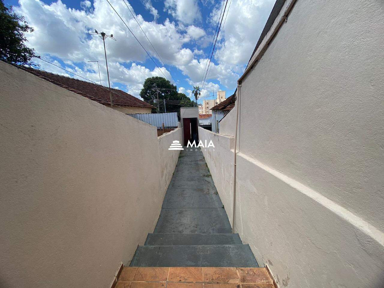 Casa para aluguel no Mercês: 