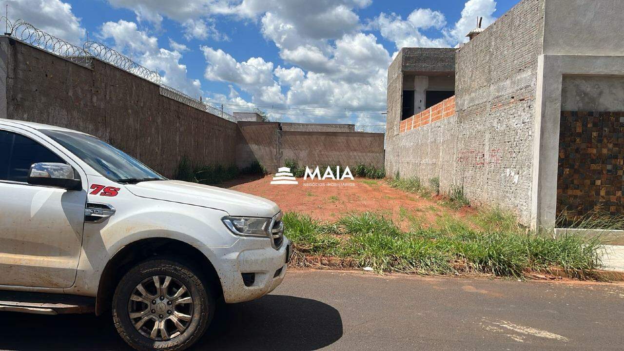 Terreno/Área à venda no Parque das Laranjeiras: 