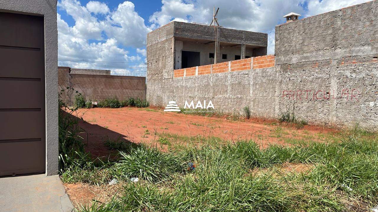 Terreno à venda no bairro Parque das Laranjeiras