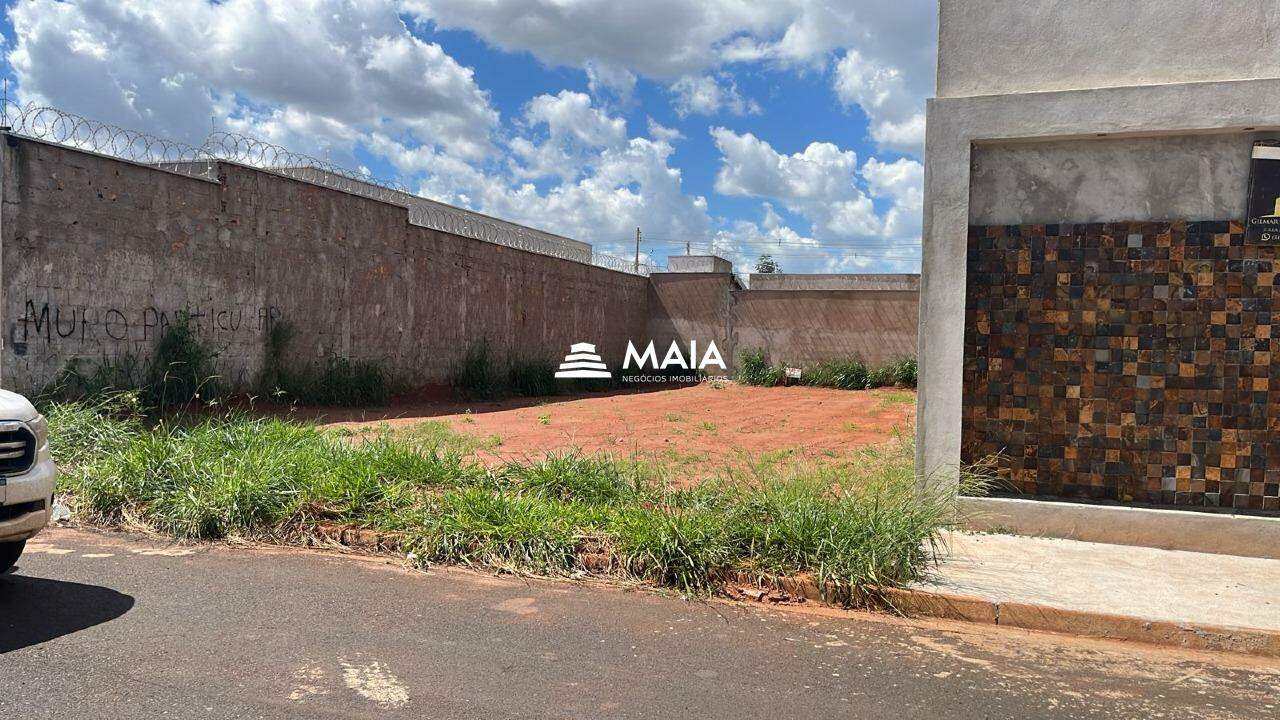 Terreno/Área à venda no Parque das Laranjeiras: 