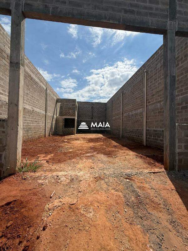 Galpão à venda no Antônio Caiado: 