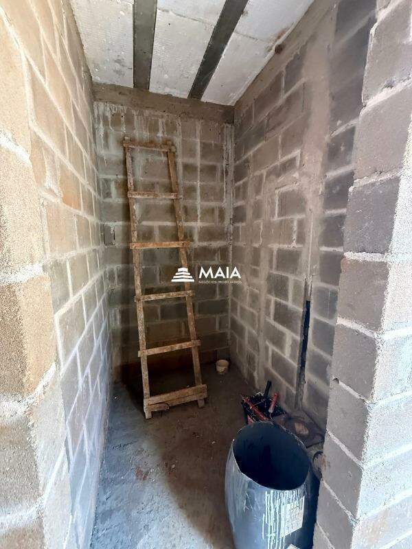 Galpão à venda no Antônio Caiado: 