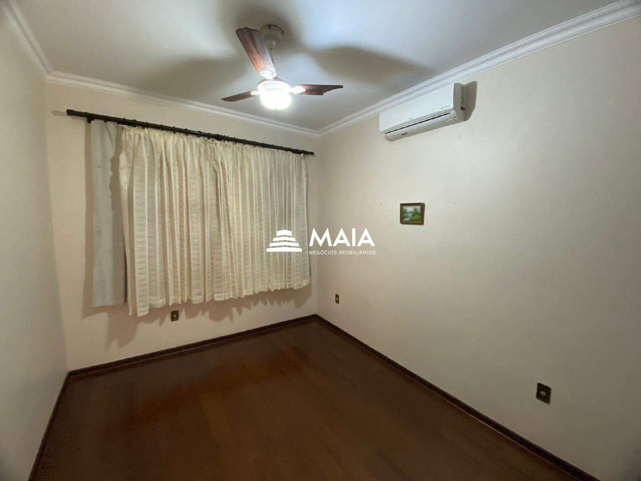 Casa à venda no Centro: 