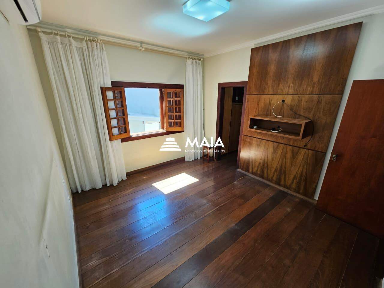 Casa à venda no Vila Militar: 