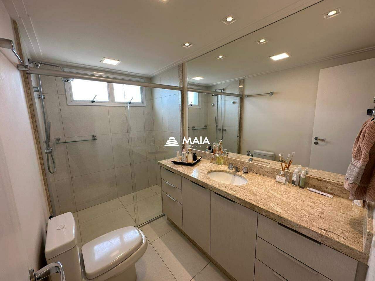 Apartamento à venda no Mercês: 