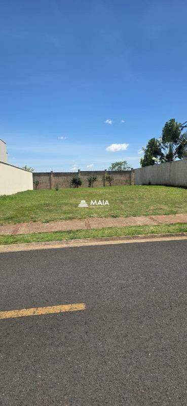 Terreno à venda no Condomínio Cyrela 