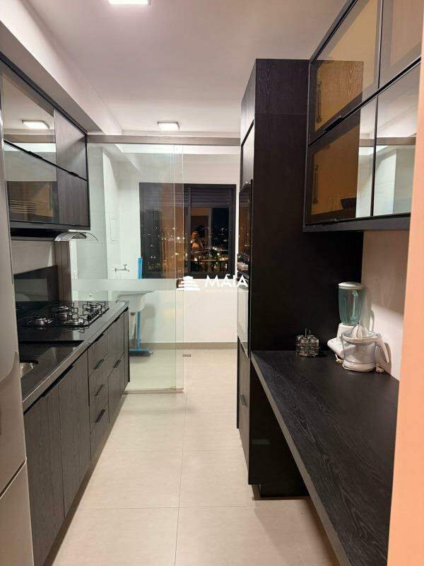 Apartamento mobiliado para alugar no Condomínio Évros