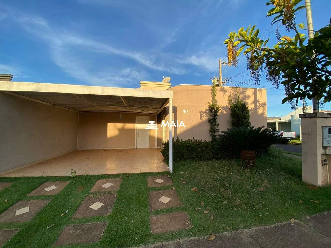 Casa de Condomínio para aluguel no Beija Flor: 