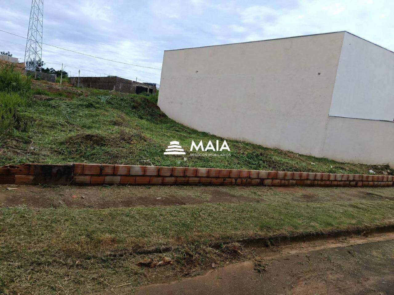 Terreno/Área à venda no Terra Jardim: 