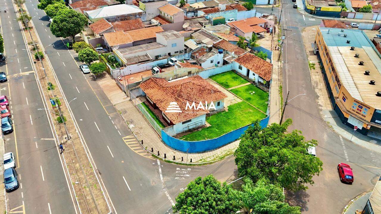 Terreno/Área à venda no Parque das Américas: 