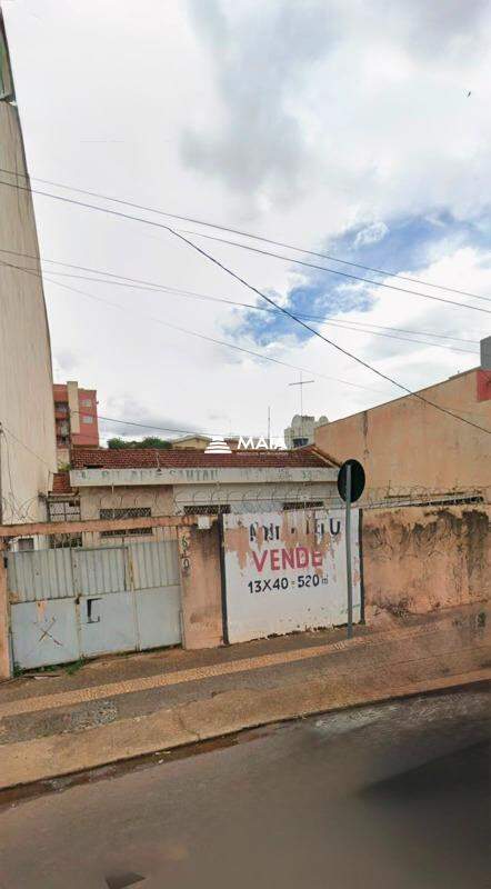 Terreno/Área à venda no Centro: 