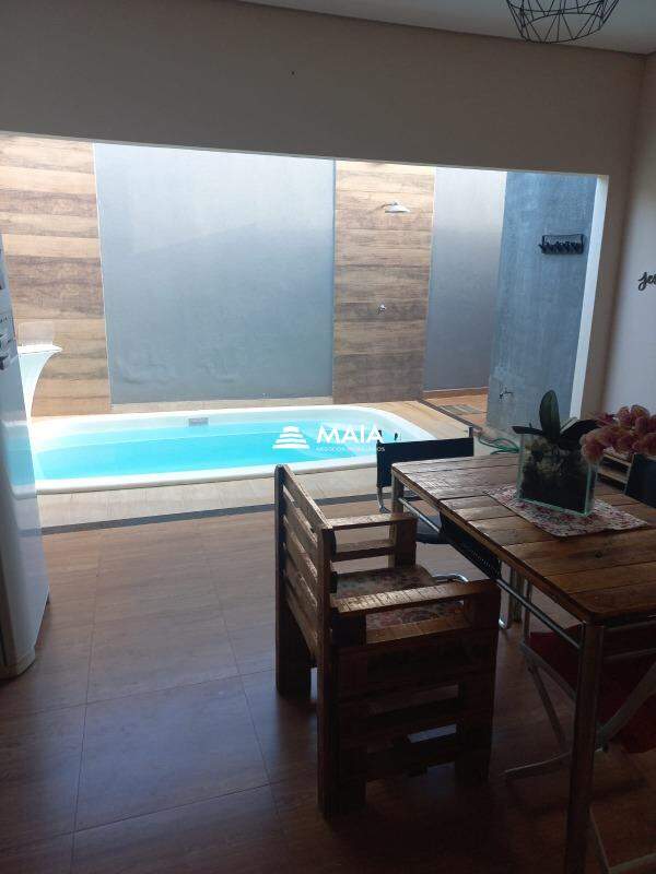 Casa à venda no Mercês: 