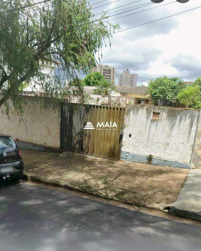 Terreno/Área à venda no Mercês: 