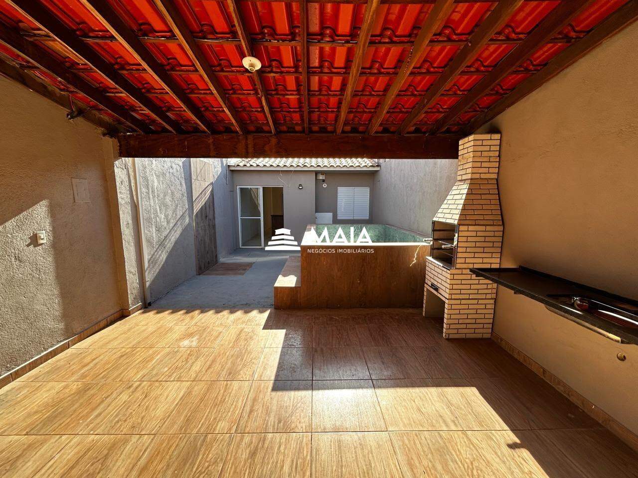 Casa à venda na rua principal do Condomínio Moradas