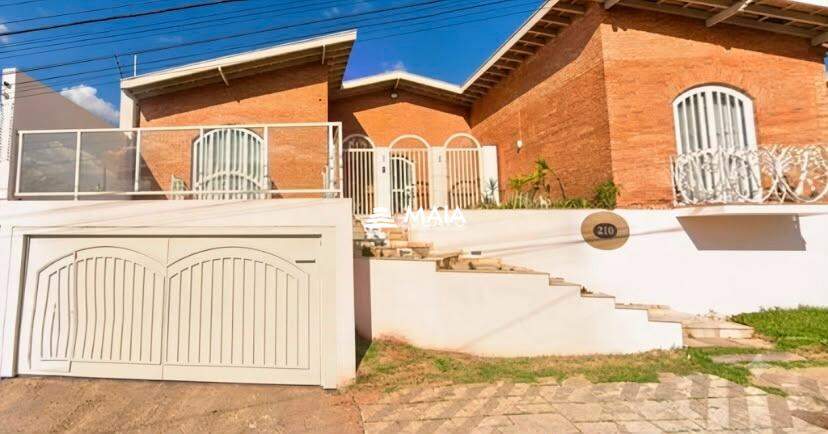 Casa para alugar no bairro Jardim Alexandre Campos 