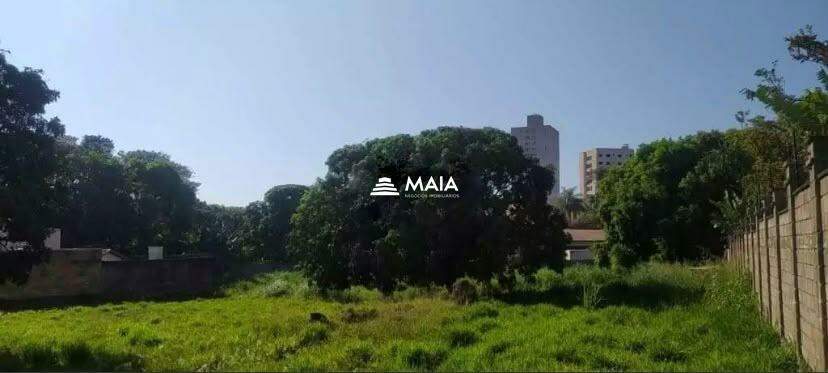 Terreno/Área à venda no Mercês: 