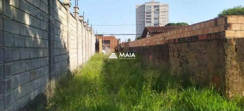 Terreno/Área à venda no Mercês: 