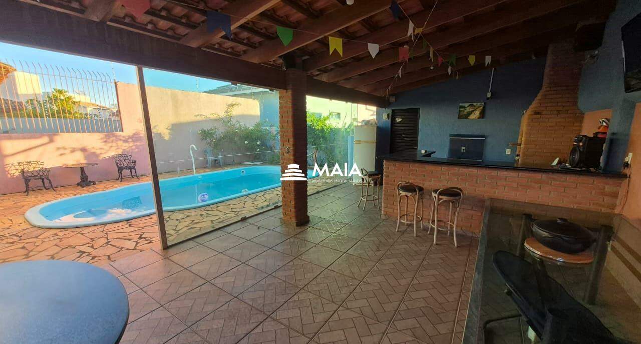 Casa com piscina e quintal com churrasqueira no Jardim São Bento