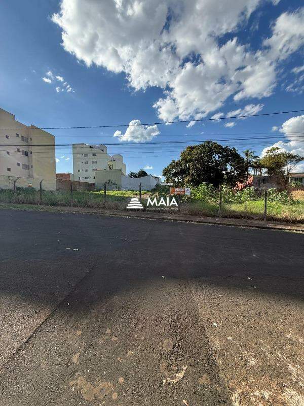 Àrea com 4 terrenos à venda no bairro Quinta Boa Esperança