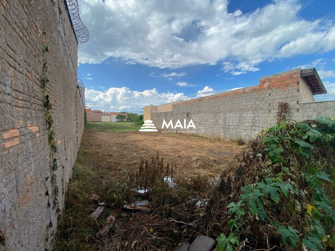 Terreno/Área à venda no Jardim Itália II: 