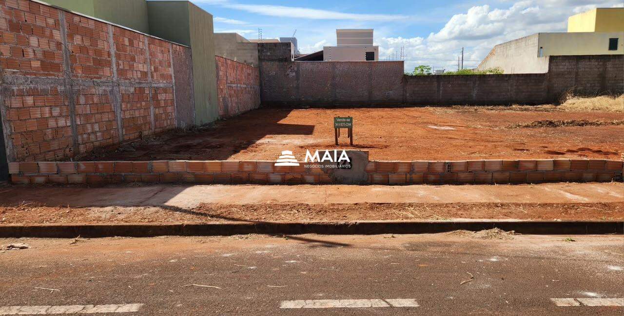 Terreno/Área à venda no Parque das Laranjeiras II: 