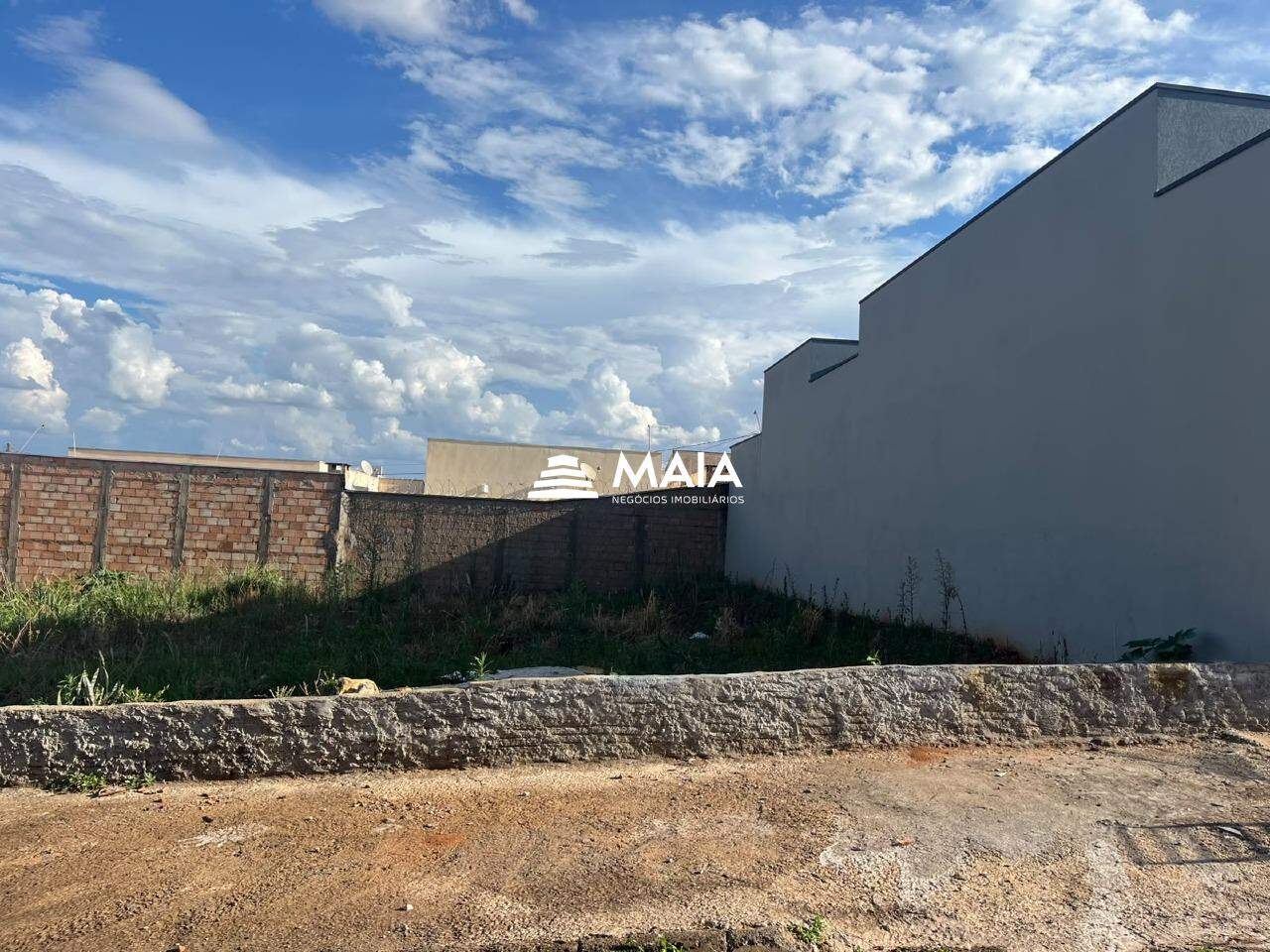 Terreno/Área à venda no Oneida Mendes: 