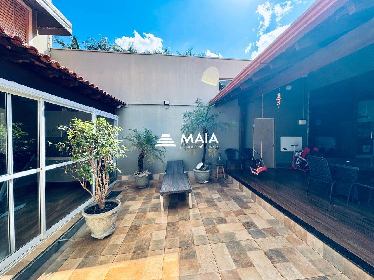 Casa à venda no Lourdes: 