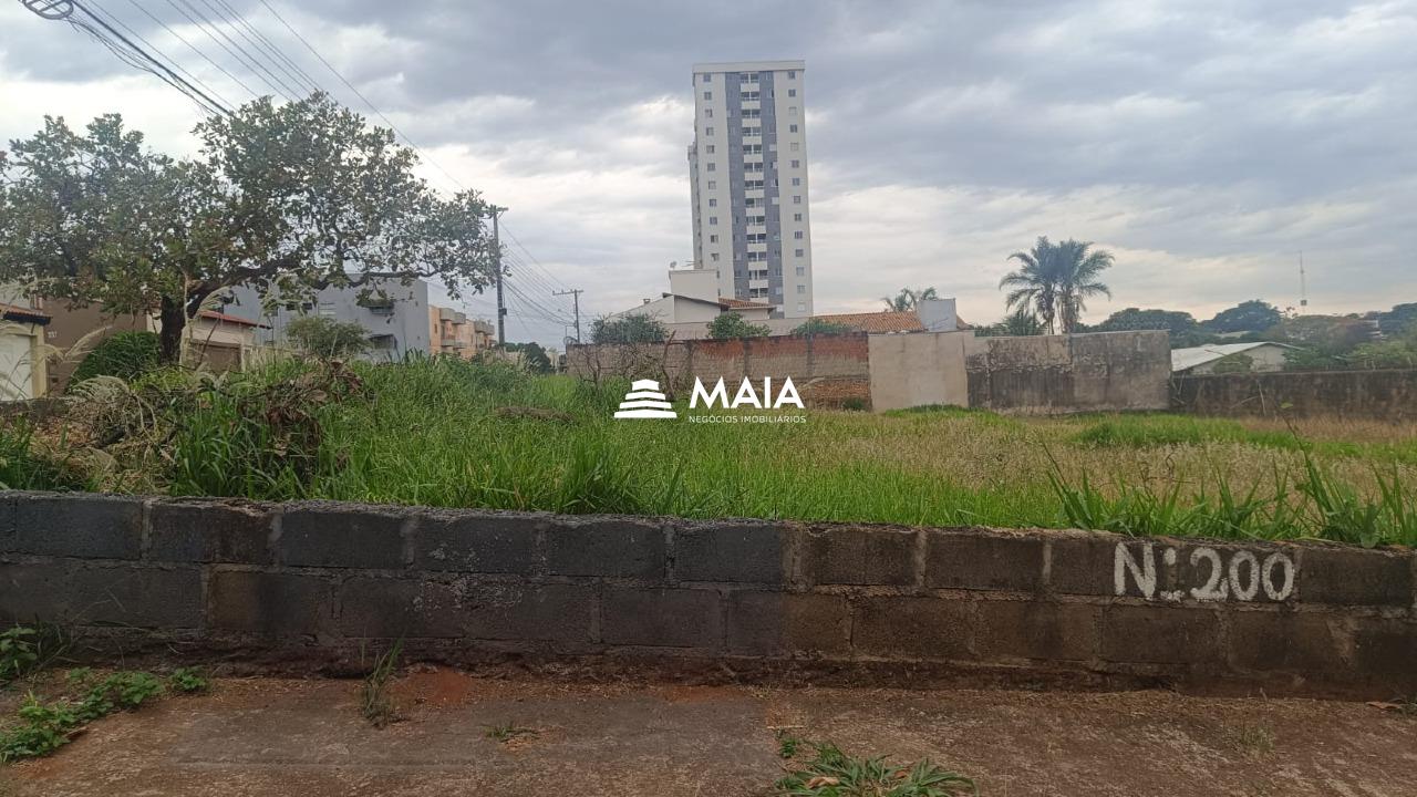 Terreno/Área à venda no Parque do Mirante: 
