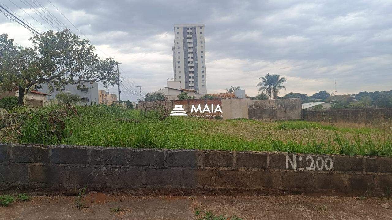 Terreno à venda no Bairro Parque do Mirante 