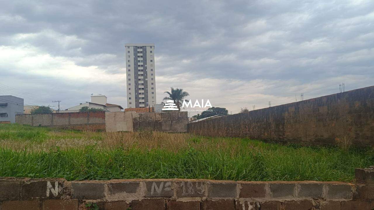 Terreno/Área à venda no Parque do Mirante: 