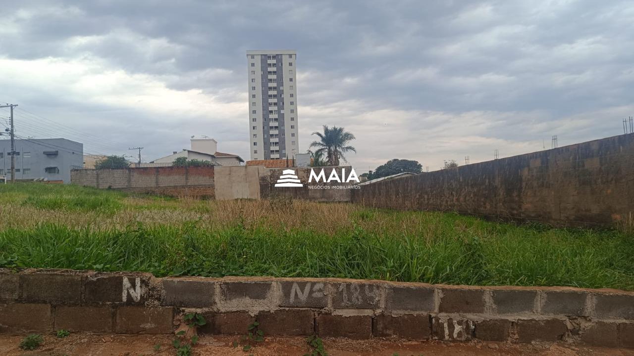 Terreno/Área à venda no Parque do Mirante: 