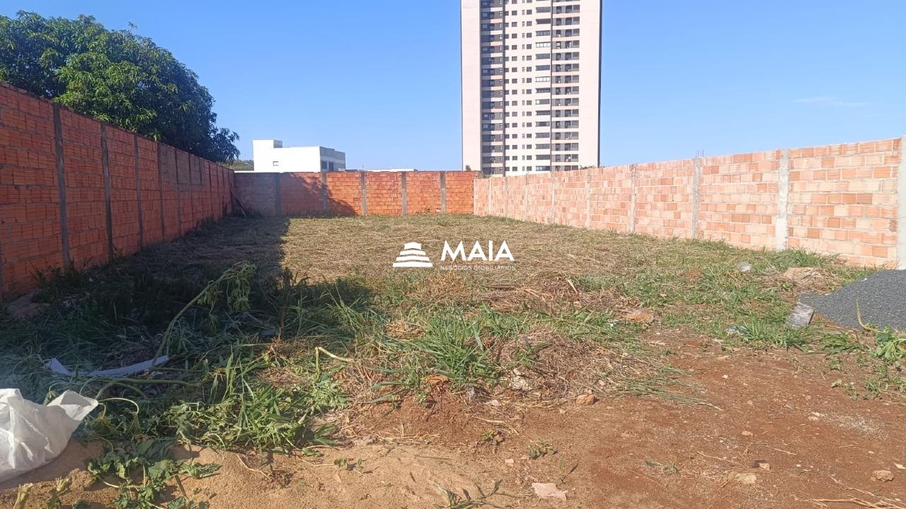 Terreno à venda no Jardim do Lago